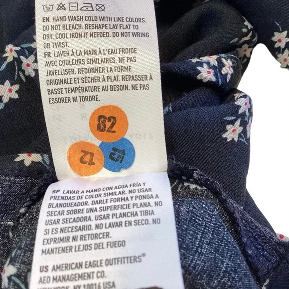 American Eagle Top Women Sz M Black Button Down Floral‎ NWOT - Picture 9 of 9